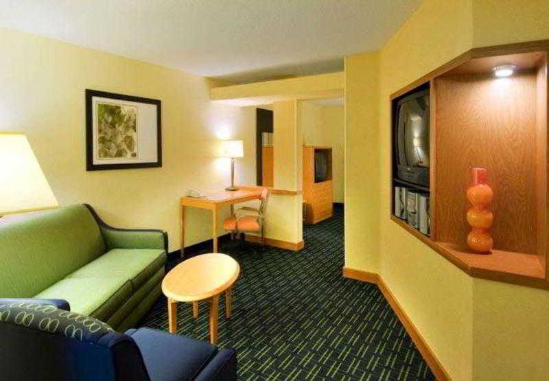 Fairfield Inn And Suites By Marriott Emporia I-95 Esterno foto