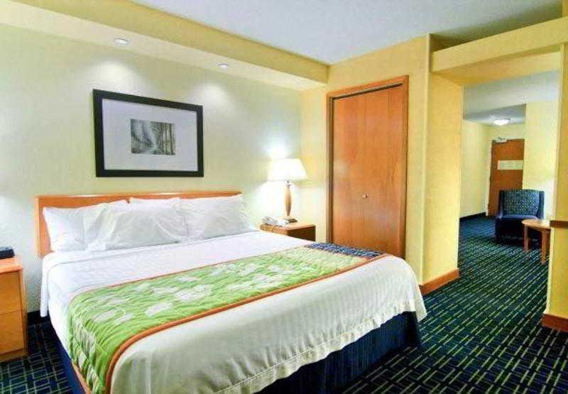 Fairfield Inn And Suites By Marriott Emporia I-95 Esterno foto