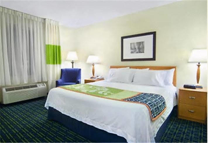 Fairfield Inn And Suites By Marriott Emporia I-95 Esterno foto