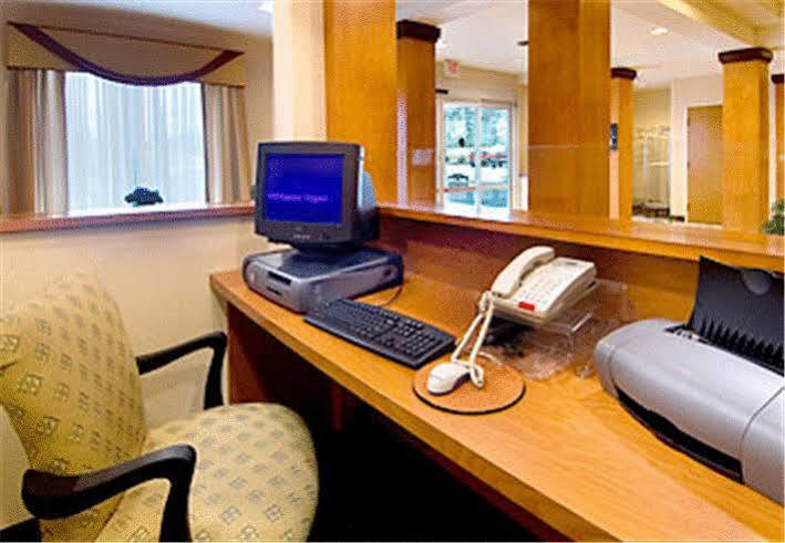 Fairfield Inn And Suites By Marriott Emporia I-95 Esterno foto