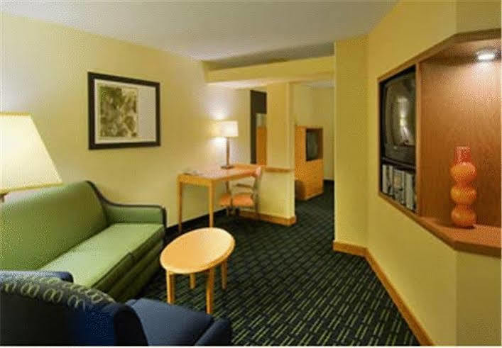 Fairfield Inn And Suites By Marriott Emporia I-95 Esterno foto